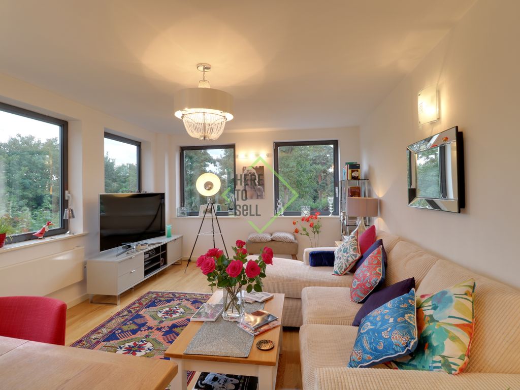 2 bed flat for sale in Dumayne House, Fox Lane, Palmers Green N13, £