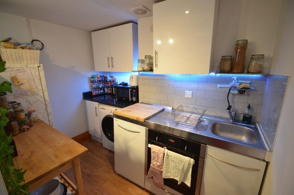 1 bed flat to rent in Leckwith Road, Canton, Cardiff CF11, £725 pcm