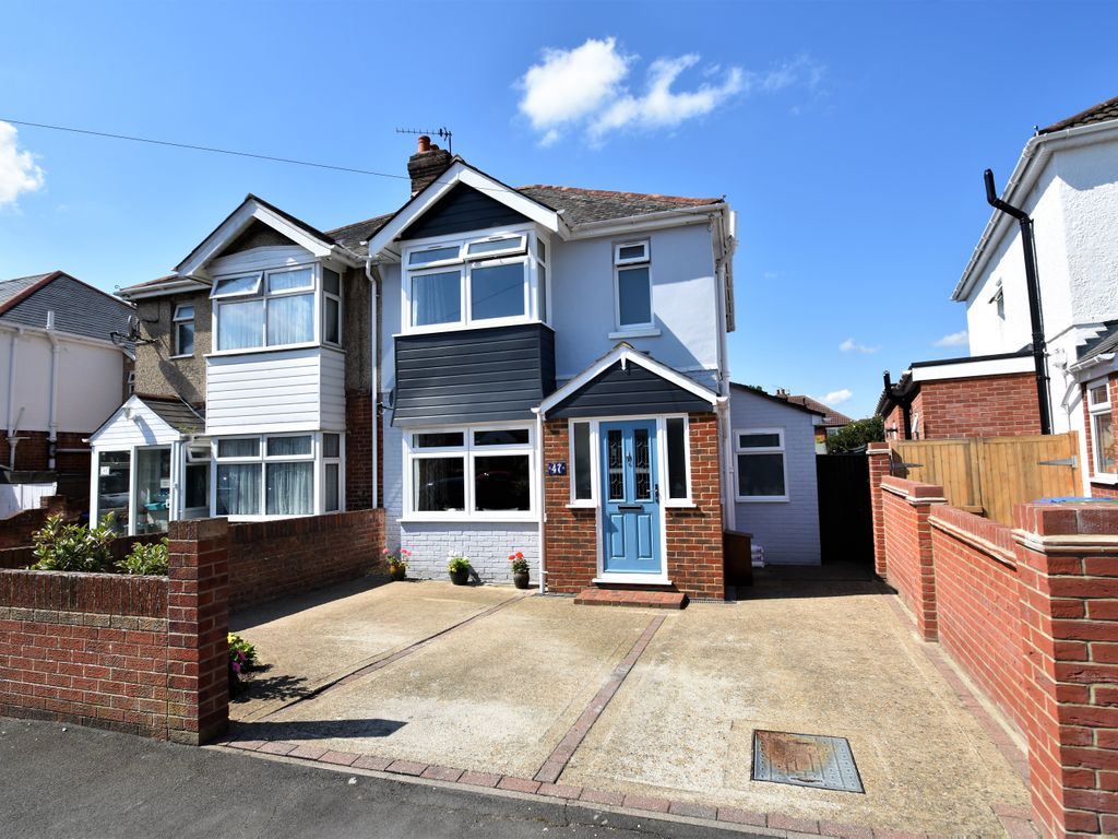 3 bed semidetached house for sale in Prince Of Wales Avenue