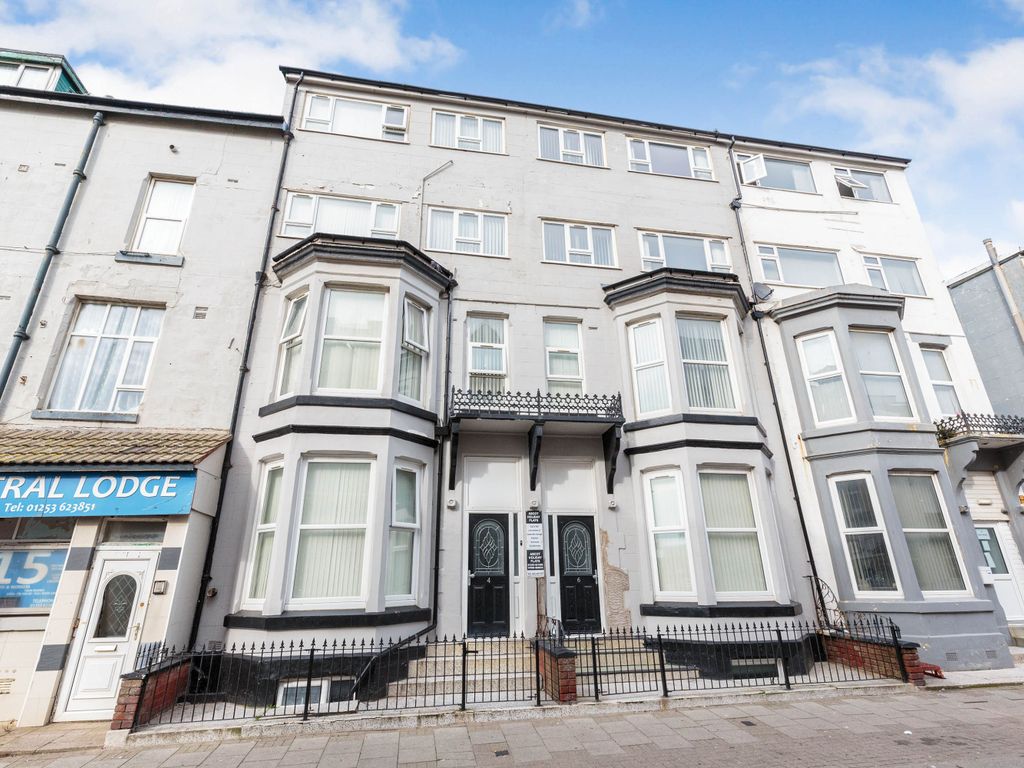 7 bed flat for sale in Hull Road, Blackpool, Lancashire FY1, £145,000
