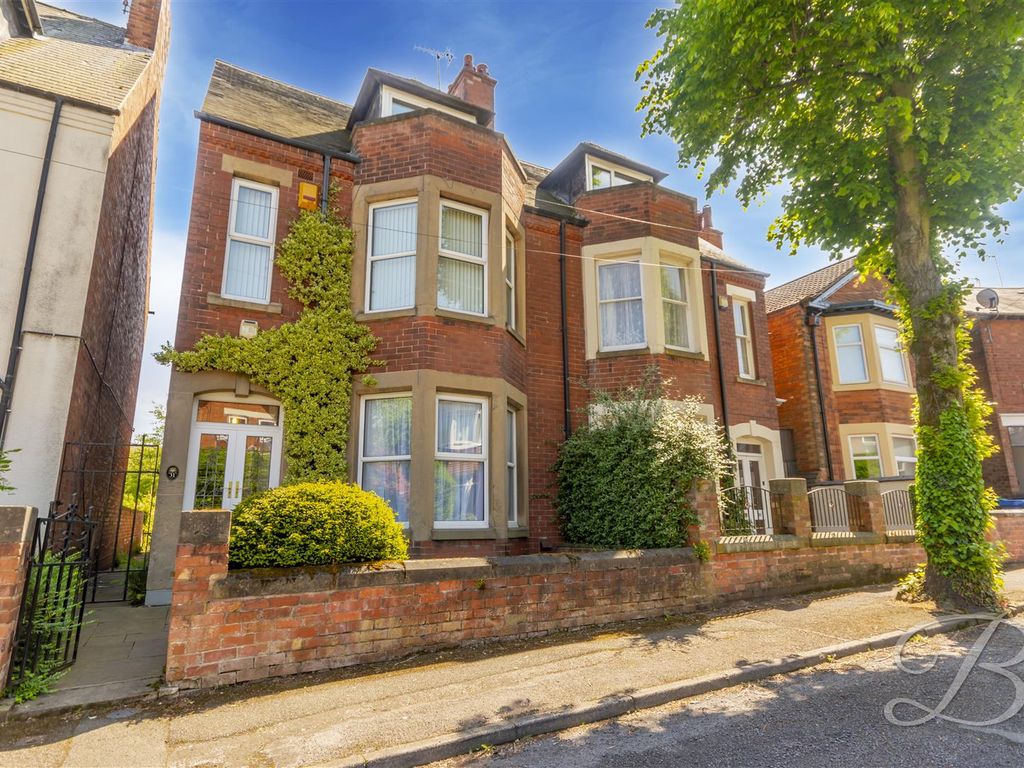 4 bed semidetached house for sale in Layton Avenue, Mansfield NG18