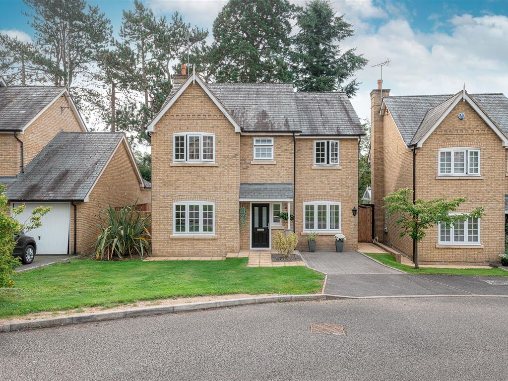 4 bed detached house to rent in De Havilland Drive, Hazlemere, High