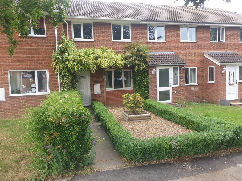 3 bed property to rent in Carroll Close, Newport Pagnell MK16, £1,300
