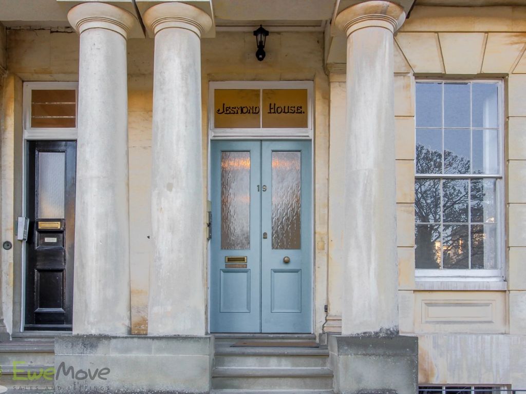 1 bed flat to rent in Lansdown Crescent, Cheltenham GL50, £950 pcm Zoopla