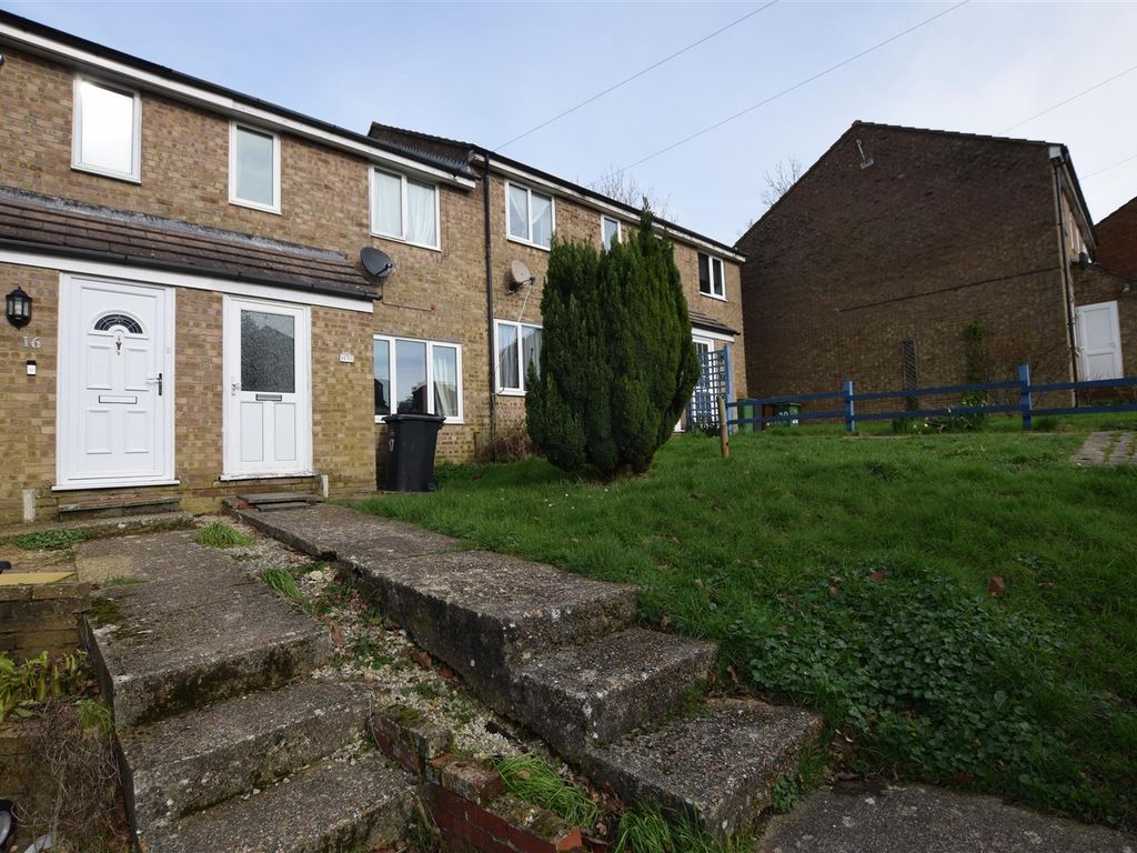 2 bed terraced house to rent in Drapers Way, St. LeonardsOnSea TN38