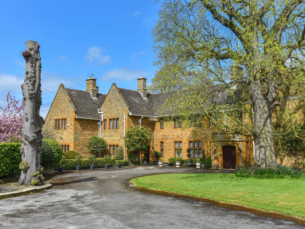 4 bed country house for sale in Manor Road, Pitsford, Northampton NN6