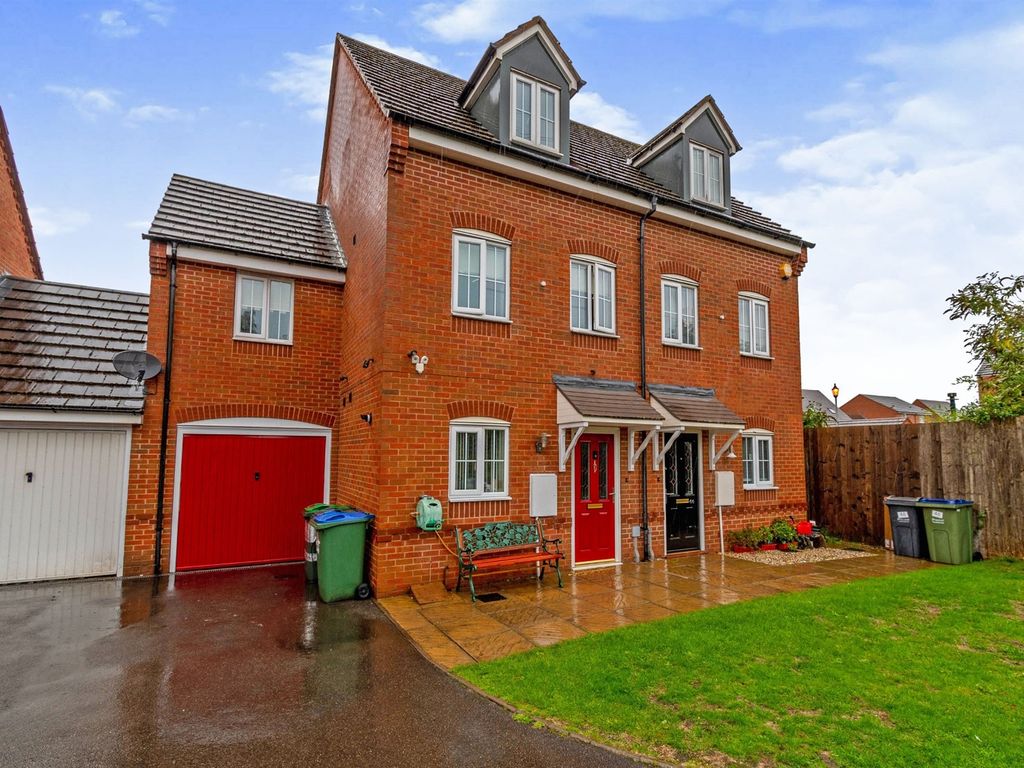 4 bed semidetached house for sale in Old College Drive, College Fields