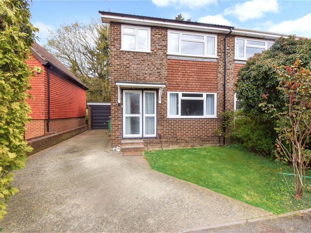 3 bed semidetached house for sale in Kempton Close, Newbury, Berkshire RG14 Zoopla