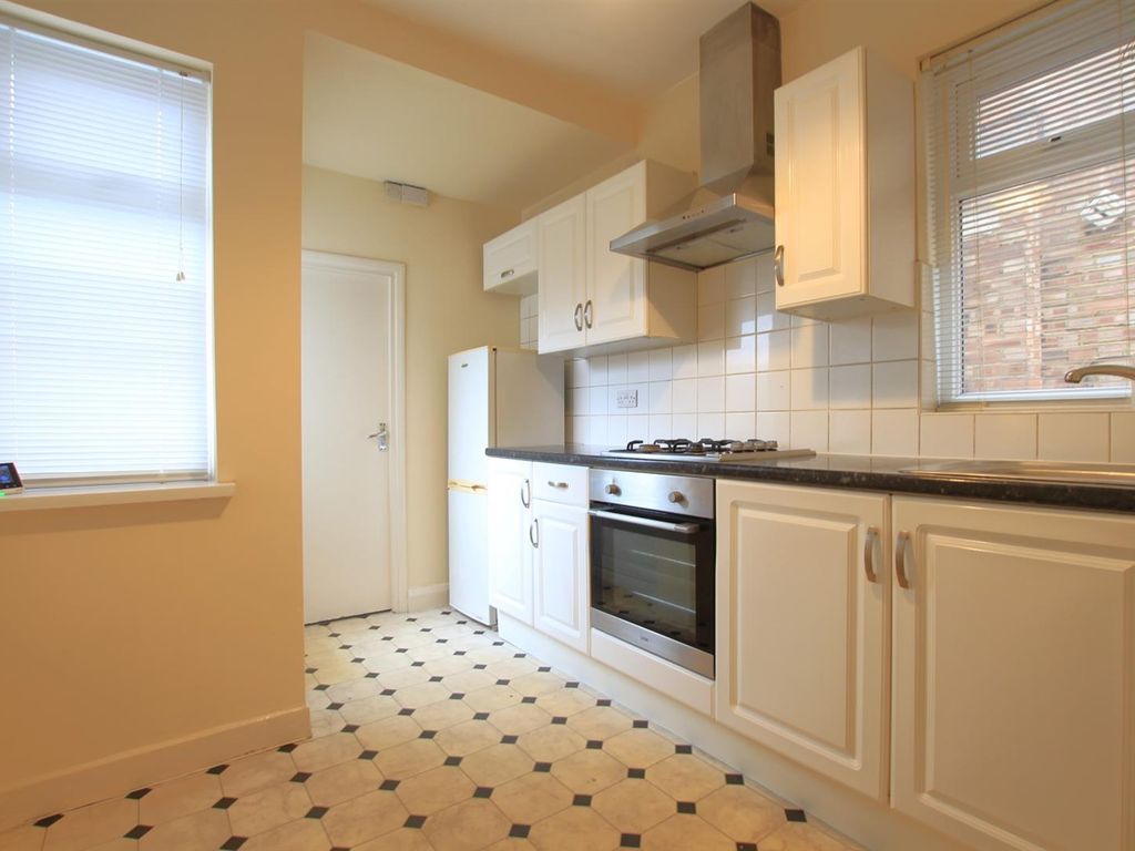 1 bed flat to rent in Rosemary Avenue, Hounslow TW4 Zoopla