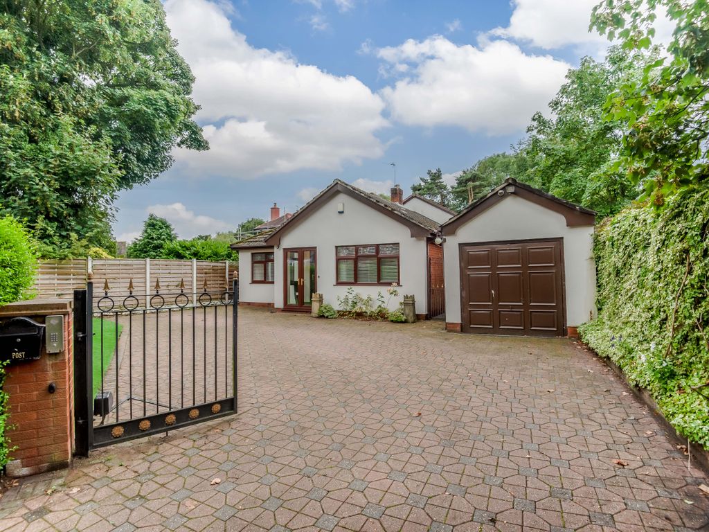 5 bed detached bungalow for sale in Brook Road, Maghull, Liverpool L31
