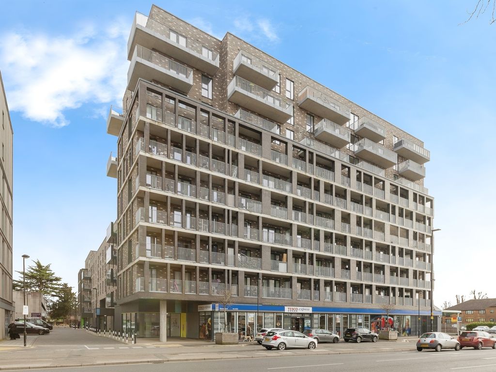 2 bed flat for sale in Windsor Road, Slough SL1, £325,000 Zoopla