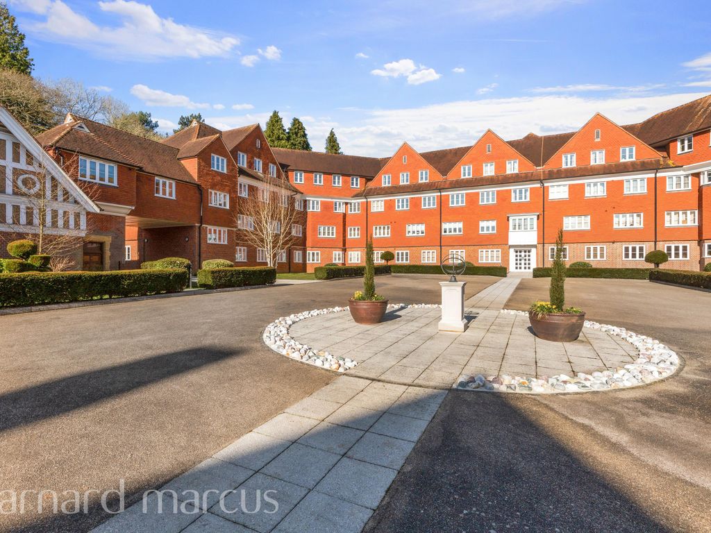 2 bed flat to rent in Elizabeth Drive, Banstead SM7, £1,700 pcm Zoopla