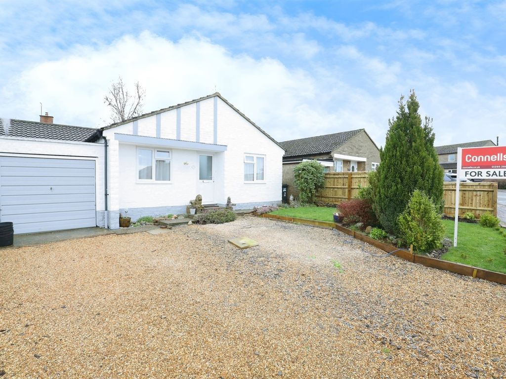 3 bed detached bungalow for sale in Butlers Close, Aston Le Walls