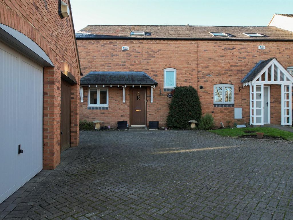 3 bed terraced house for sale in West Park Close, StratfordUponAvon