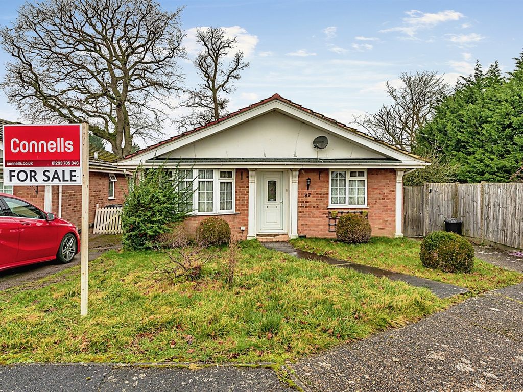 2 bed detached bungalow for sale in The Cravens, Smallfield, Horley RH6
