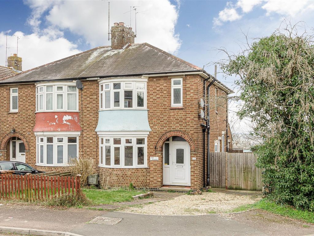 3 bed semidetached house for sale in Hillside Road, Wellingborough NN8