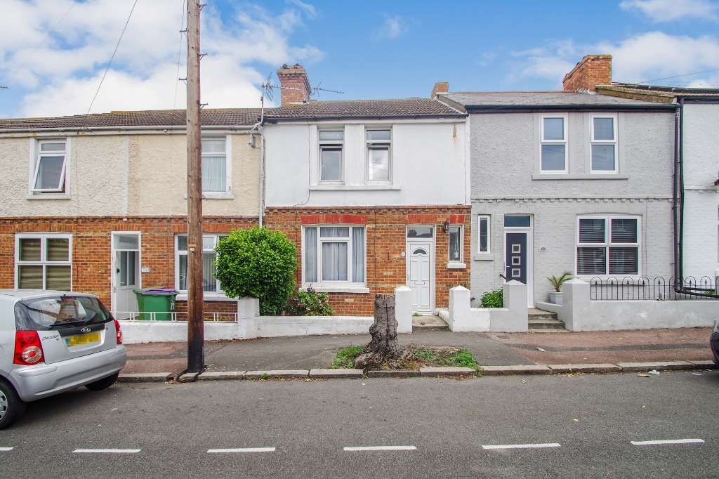 3 bed terraced house for sale in Mead Road, Folkestone CT19 Zoopla