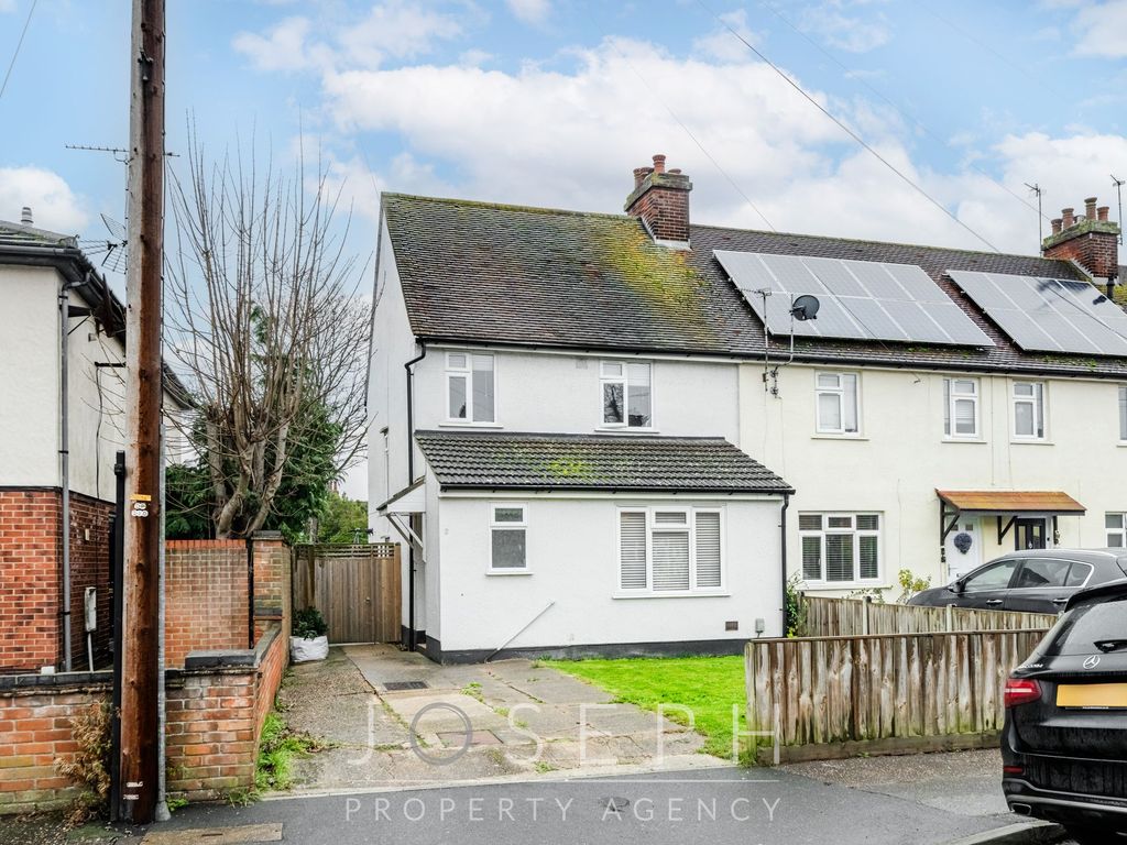 3 bed end terrace house for sale in Collingwood Road, Colchester CO3, £
