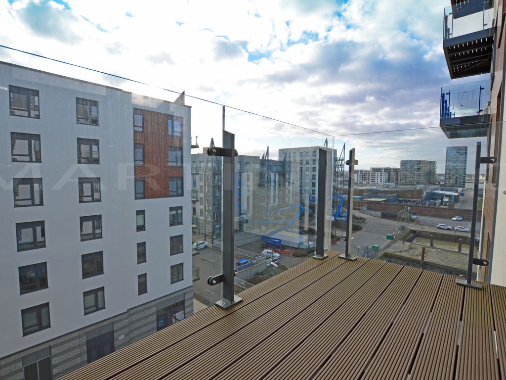 1 bed flat to rent in Victory Pier, Gillingham, Kent ME7, £950 pcm Zoopla