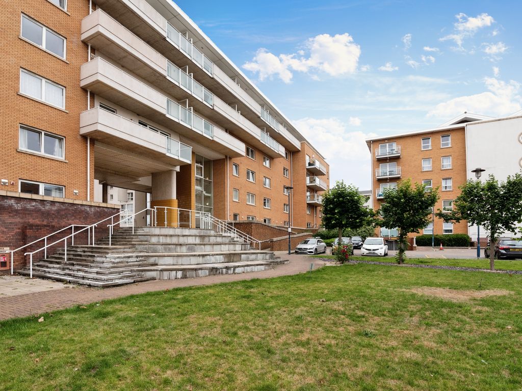 1 bed flat for sale in Hansen Court, Century Wharf, Cardiff Bay CF10, £