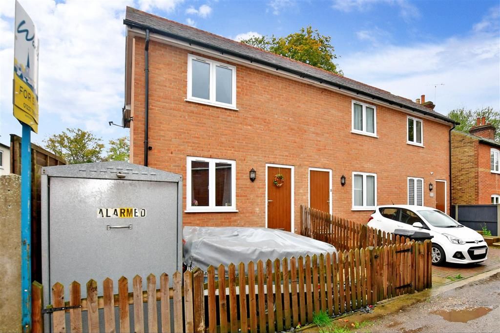 2 bed end terrace house for sale in Chapel Lane, Sturry, Canterbury