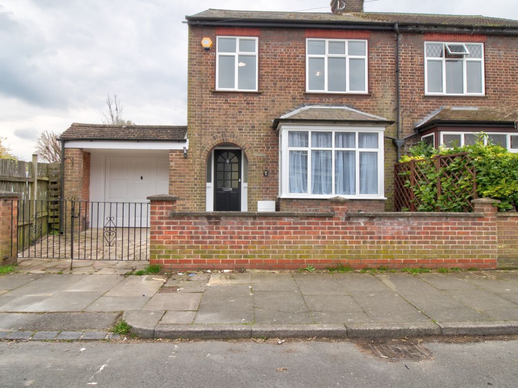 3 bed semidetached house for sale in St. Peters Road, Dunstable LU5