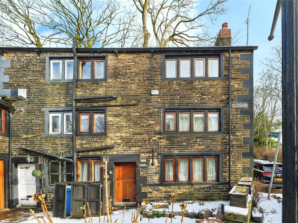 3 bed semidetached house for sale in Clough, Shaw, Oldham, Greater