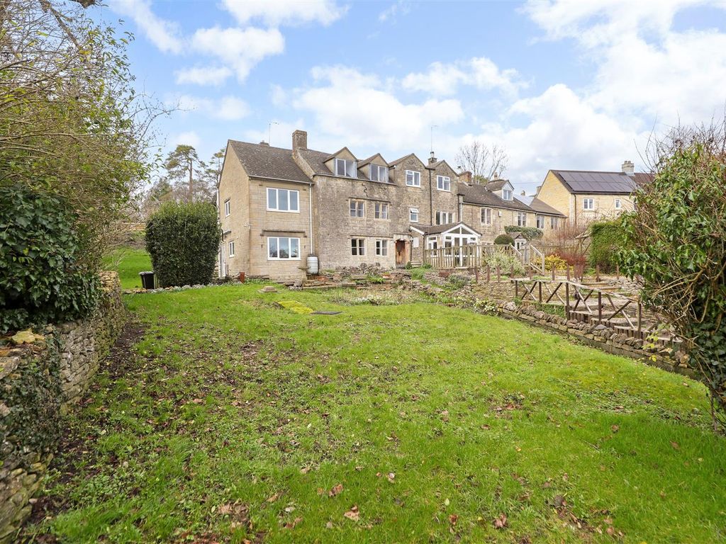 3 bed end terrace house for sale in Silver Street, Chalford Hill