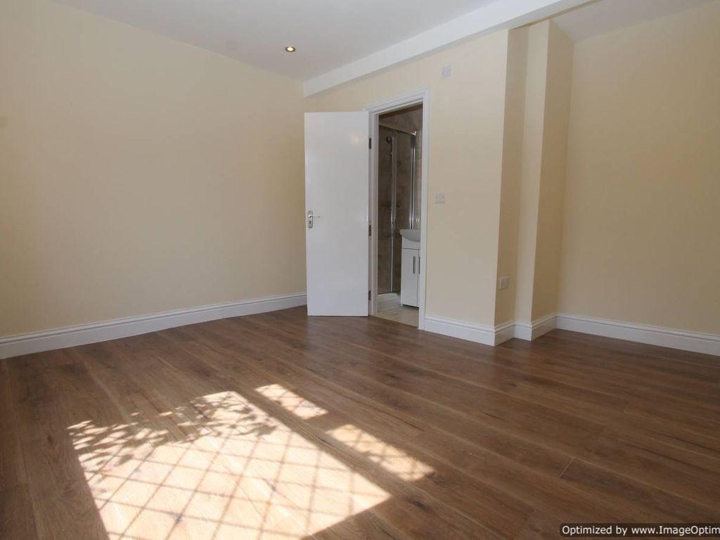 Room to rent in Central Road, Morden SM4, £1,100 pcm Zoopla