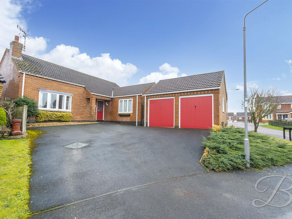 3 bed detached bungalow for sale in Hilton Park, Blidworth, Mansfield