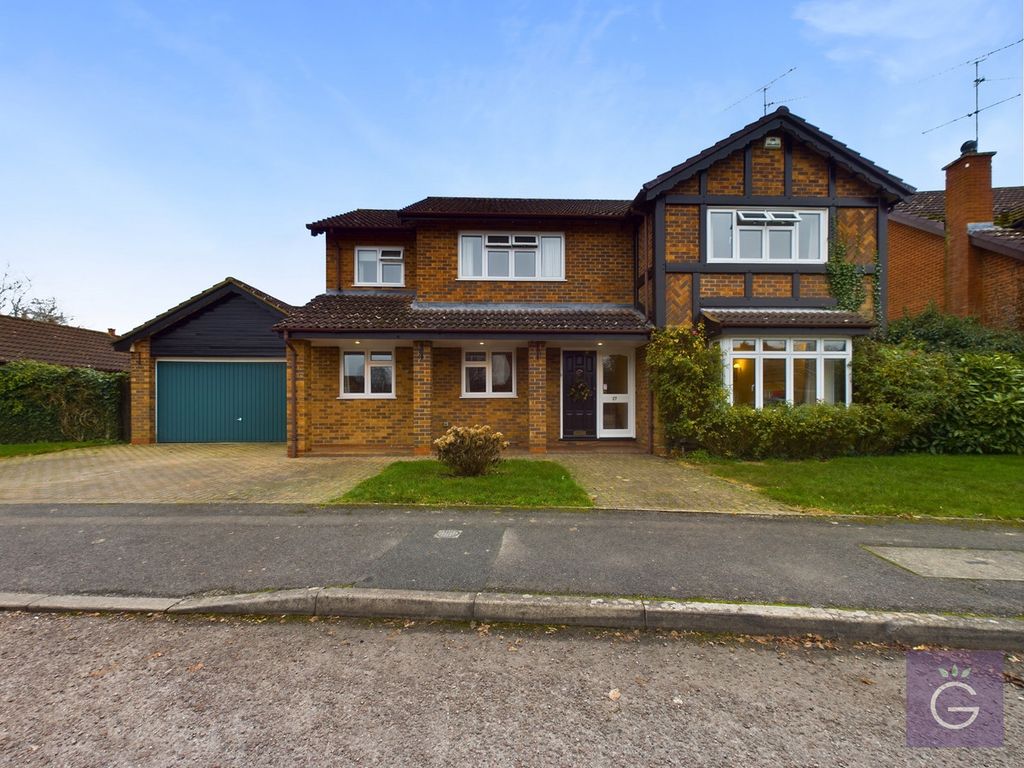 4 bed detached house for sale in Thornbers Way, Charvil RG10, £950,000