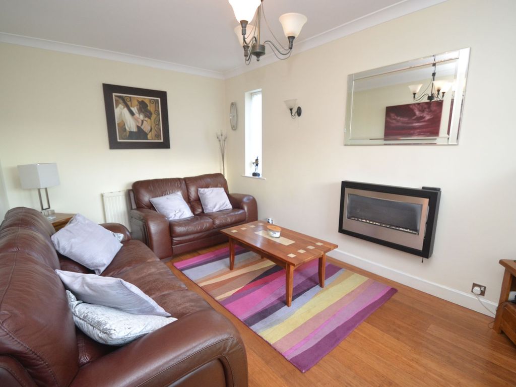 3 bed semidetached house for sale in Robin Drive, Eccleshill, Bradford
