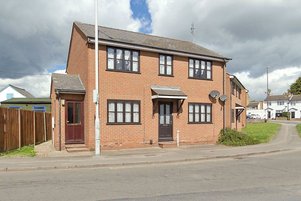 2 bed flat to rent in Alexander Court, Chalkwell Road, Sittingbourne