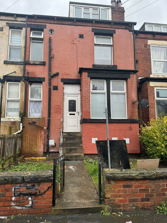 2 bed terraced house to rent in Florence Place, Leeds LS9, £800 pcm