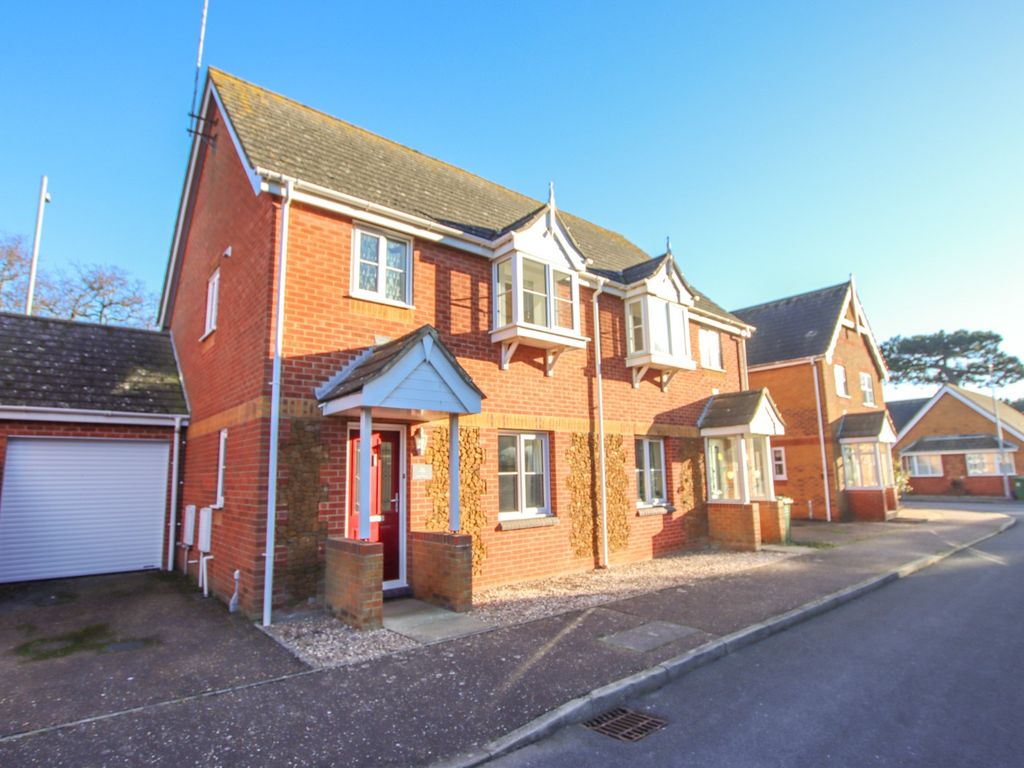 3 bed semidetached house for sale in Valentine Road, Hunstanton PE36