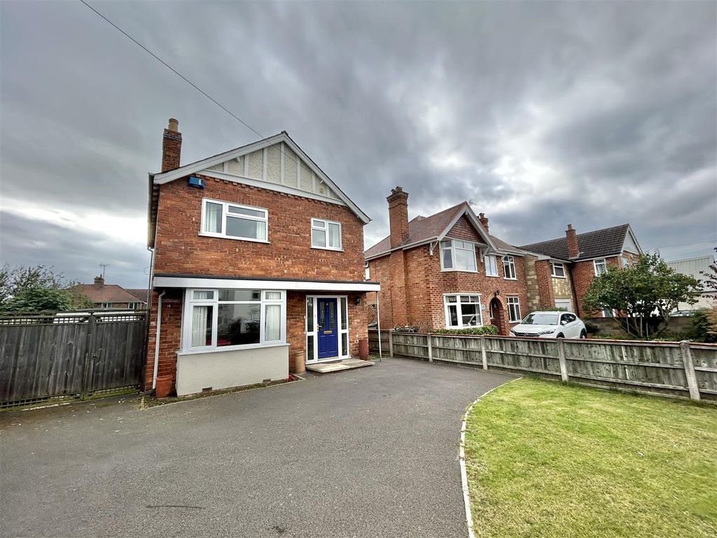 3 bed detached house for sale in Church Road, Longlevens, Gloucester