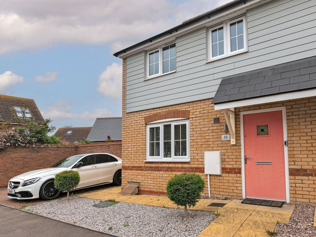 3 bed semidetached house for sale in Victory Avenue, Brooklands MK10