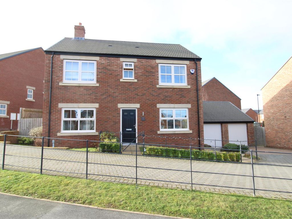4 bed detached house for sale in Acorn Close, Meadow Hill, Throckley