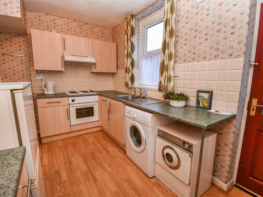 2 bed terraced house for sale in Cranbrook Avenue, Hull HU6, £93,500