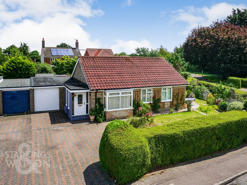3 bed detached bungalow for sale in Foster Close, Brundall, Norwich