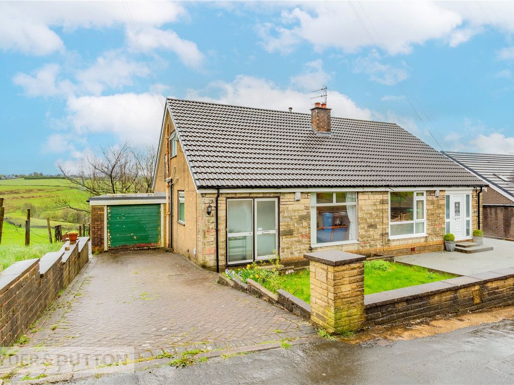 3 bed semidetached house for sale in Lower Turf Lane, Scouthead