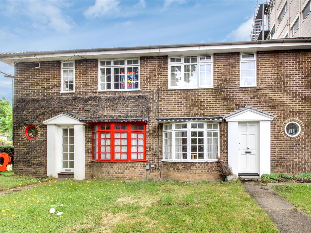 2 bed flat to rent in Fyfield Road, Enfield EN1, £1,600 pcm Zoopla