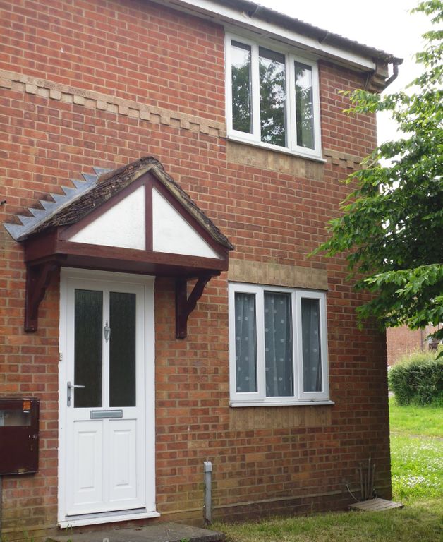 2 bed detached house to rent in Stanley Way, Daventry, Northants NN11