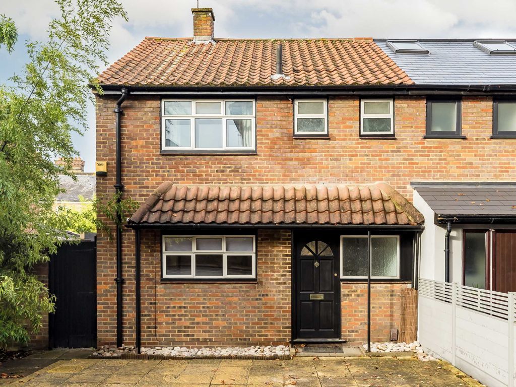 3 bed property to rent in St. Margarets Road, St Margarets, Twickenham