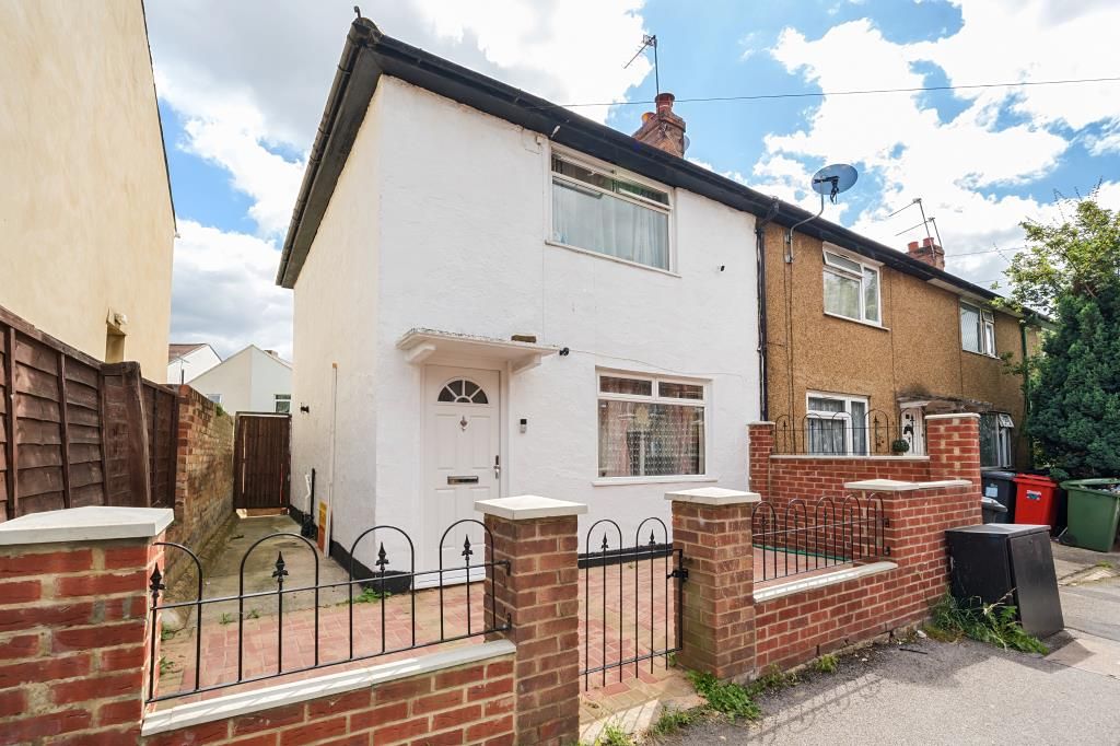 3 bed end terrace house for sale in Slough, Berkshire SL1, £325,000