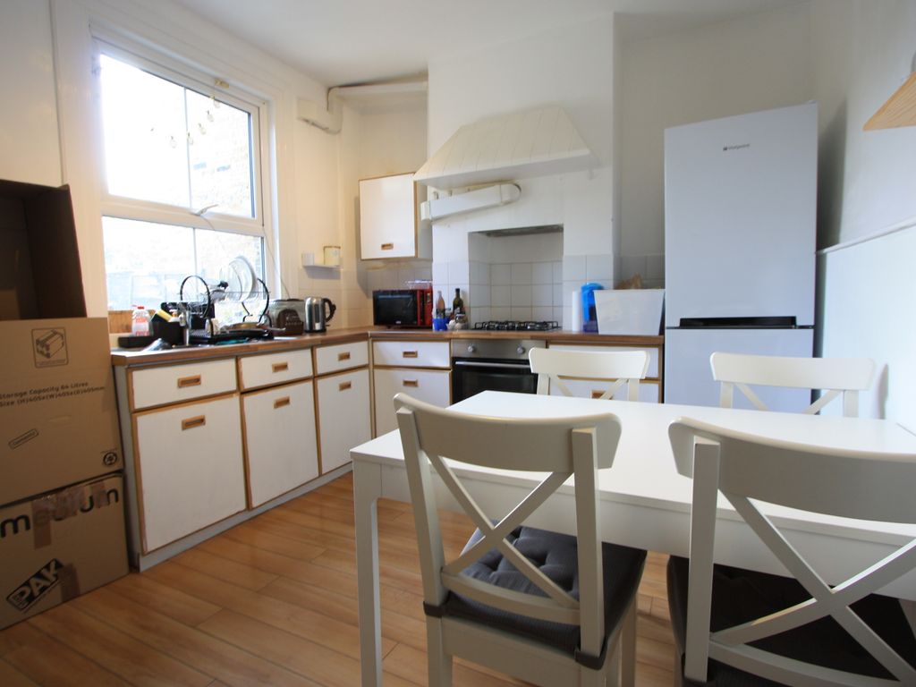 2 bed terraced house to rent in Marian Road, London SW16, £1,875 pcm