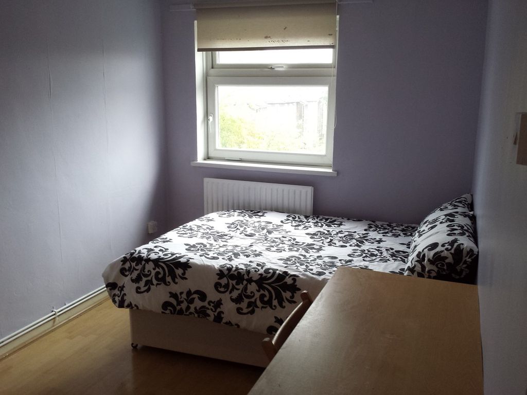 Room to rent in Barents House, Stepney Green, London E1, £867 pcm Zoopla