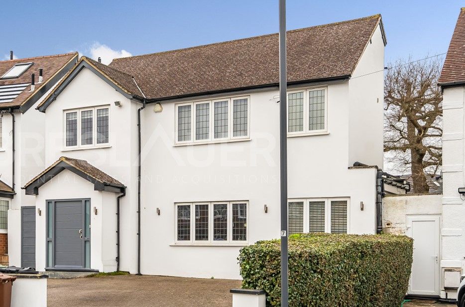 3 bed detached house for sale in Silverston Way, Stanmore HA7, £