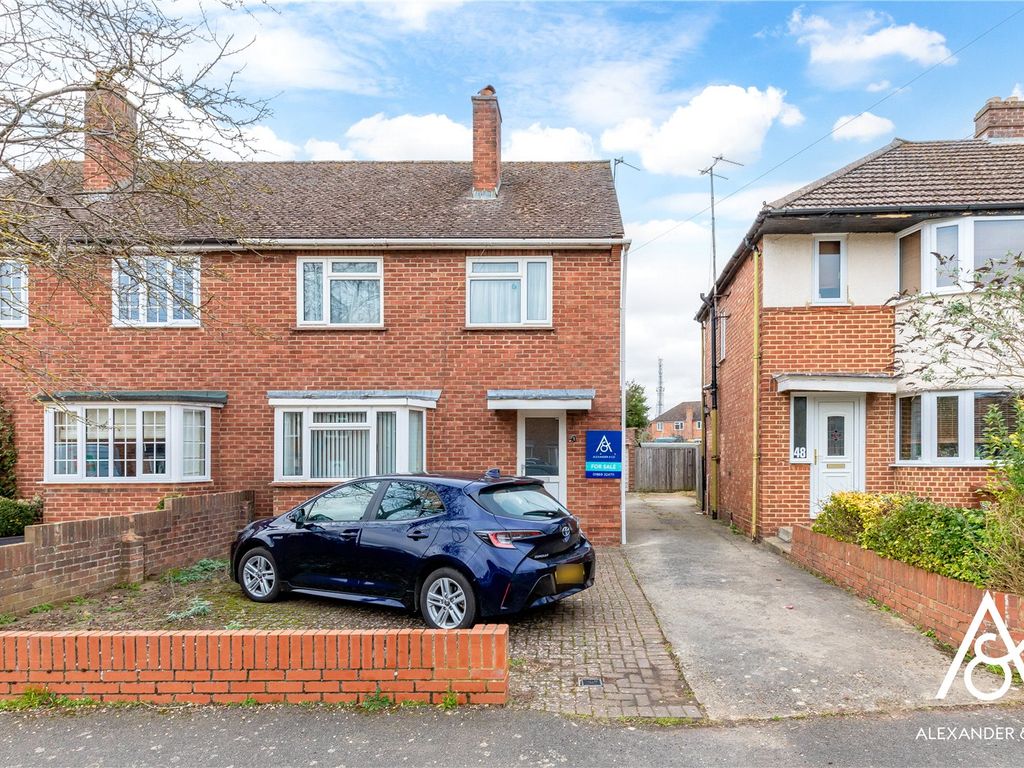 3 bed semidetached house for sale in Hazel Crescent, Kidlington