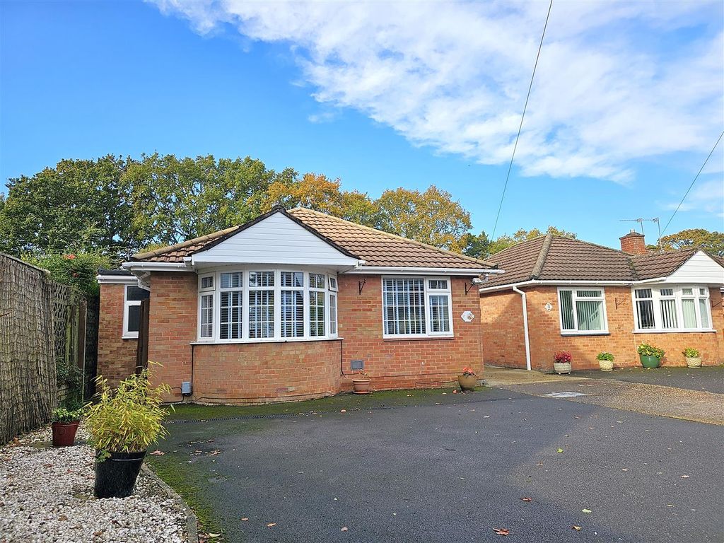 3 bed detached bungalow for sale in Appleton Road, Catisfield, Fareham